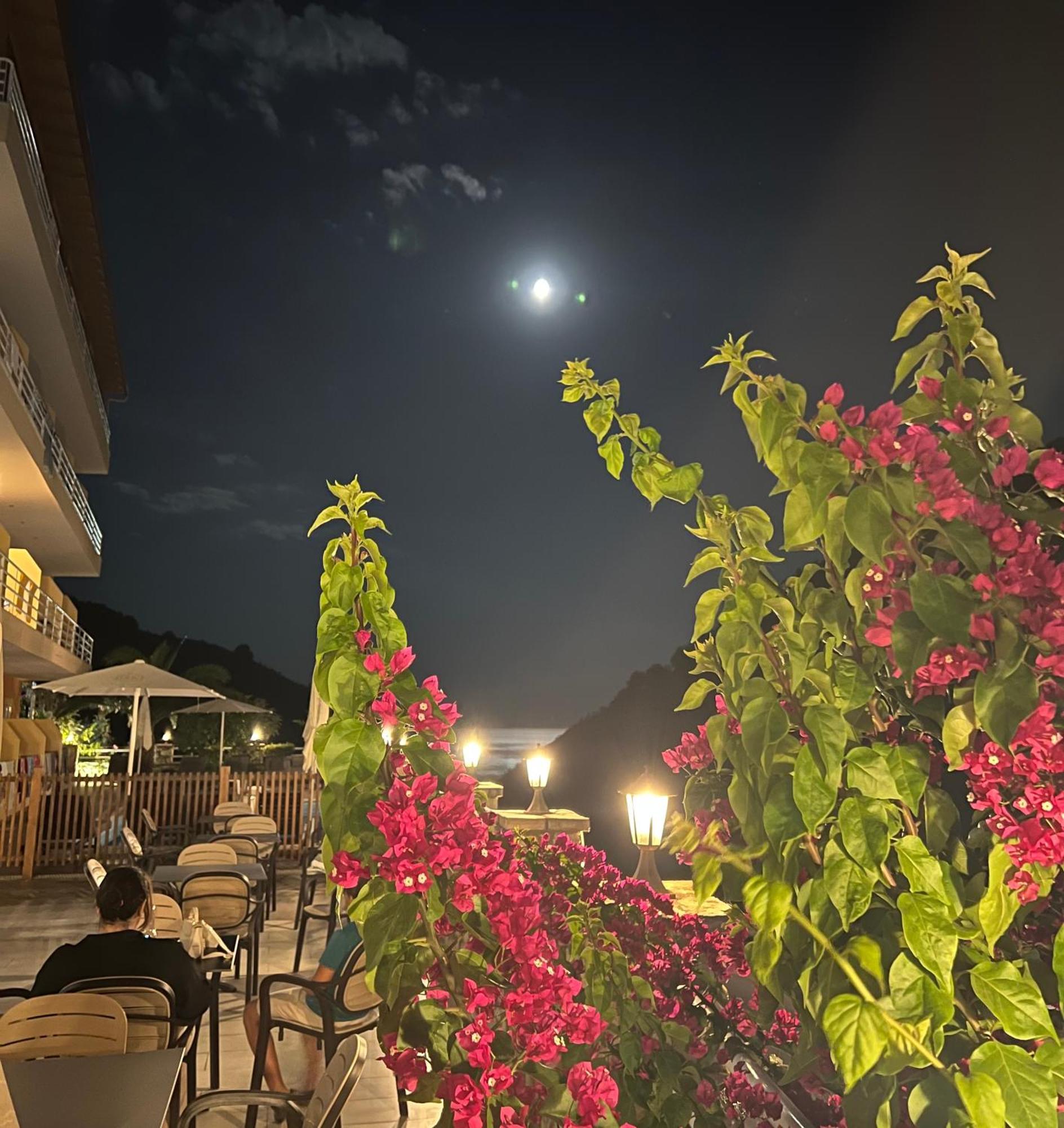 Karos Hotel Llaman Himarë Exterior foto
