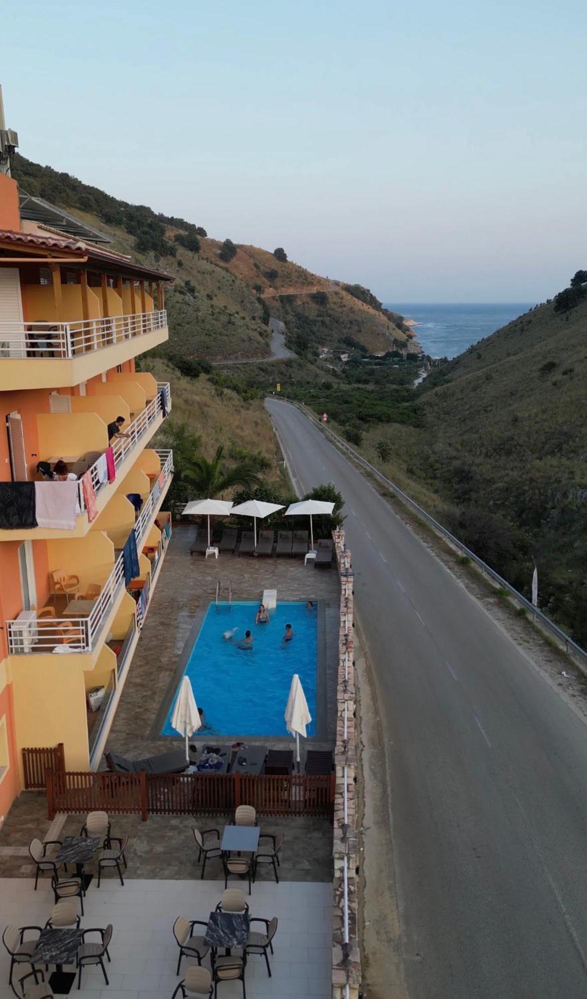 Karos Hotel Llaman Himarë Exterior foto
